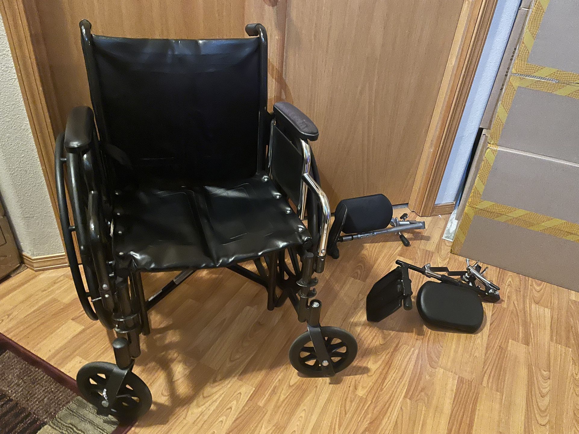 Everest & Jennings Traveler SE Wheelchair, 18" Wide Seat