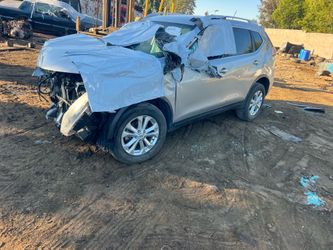 Parts 2016 Nissan rogue awd for parts only