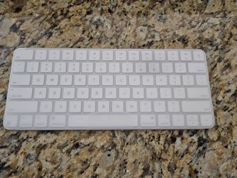Apple - Magic Keyboard (USB-C) - White
