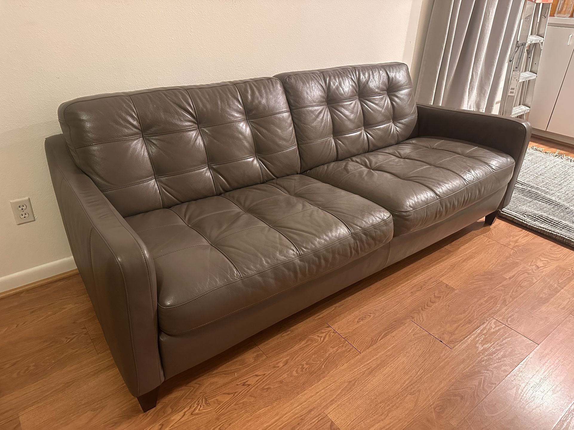 Gorgeous Leather Sofa 