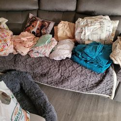 Seven Sets Og Queen Size Sheets Good Condition $3 Each Set. Juegos De Sabanas Queen  Buenas Condciones $3 Cada Juego