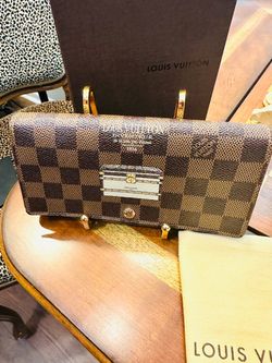 LV Damier Trunk and Locks wallet