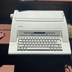 ROYAL TYPEWRITER (Portable Electronic Typewriter With Display) Scriptor II