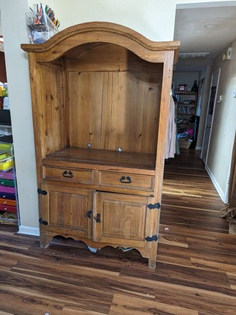 🌿Mexican Pine Armoire🌿 $100