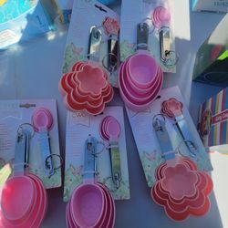 8 pieces measuring spoons & cups