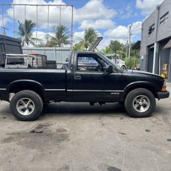 $14k \ 2000 Chevy S10 / 6.2-LSXR Swapped + 4L80e $16K