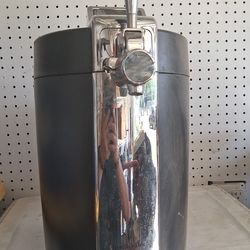 Beer brewing machine