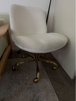 Beige Bouclé Swivel Office Chair – Like New