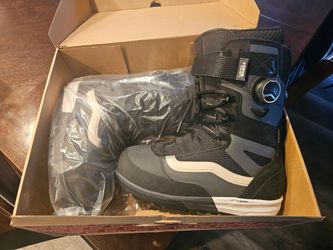 Vans UltraCush Snowboard Boots