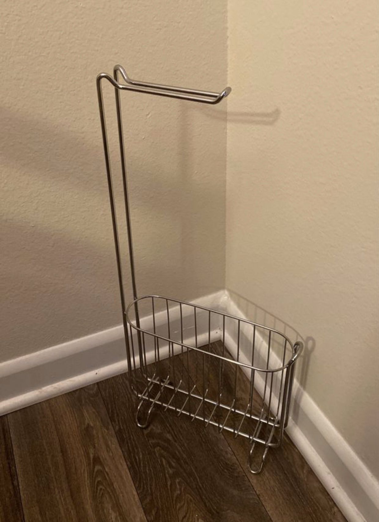 Metal toilet paper rack with magazine basket attached