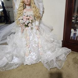 Danbury MINT DOLL BRIDE BRAND NEW WITH5 ADDITIONAL WIGS. COMES WITH BRIDAL HAT ? $150,WITH BRIDAL JEWELRY, HEIGHT IS 30 INCH TALL