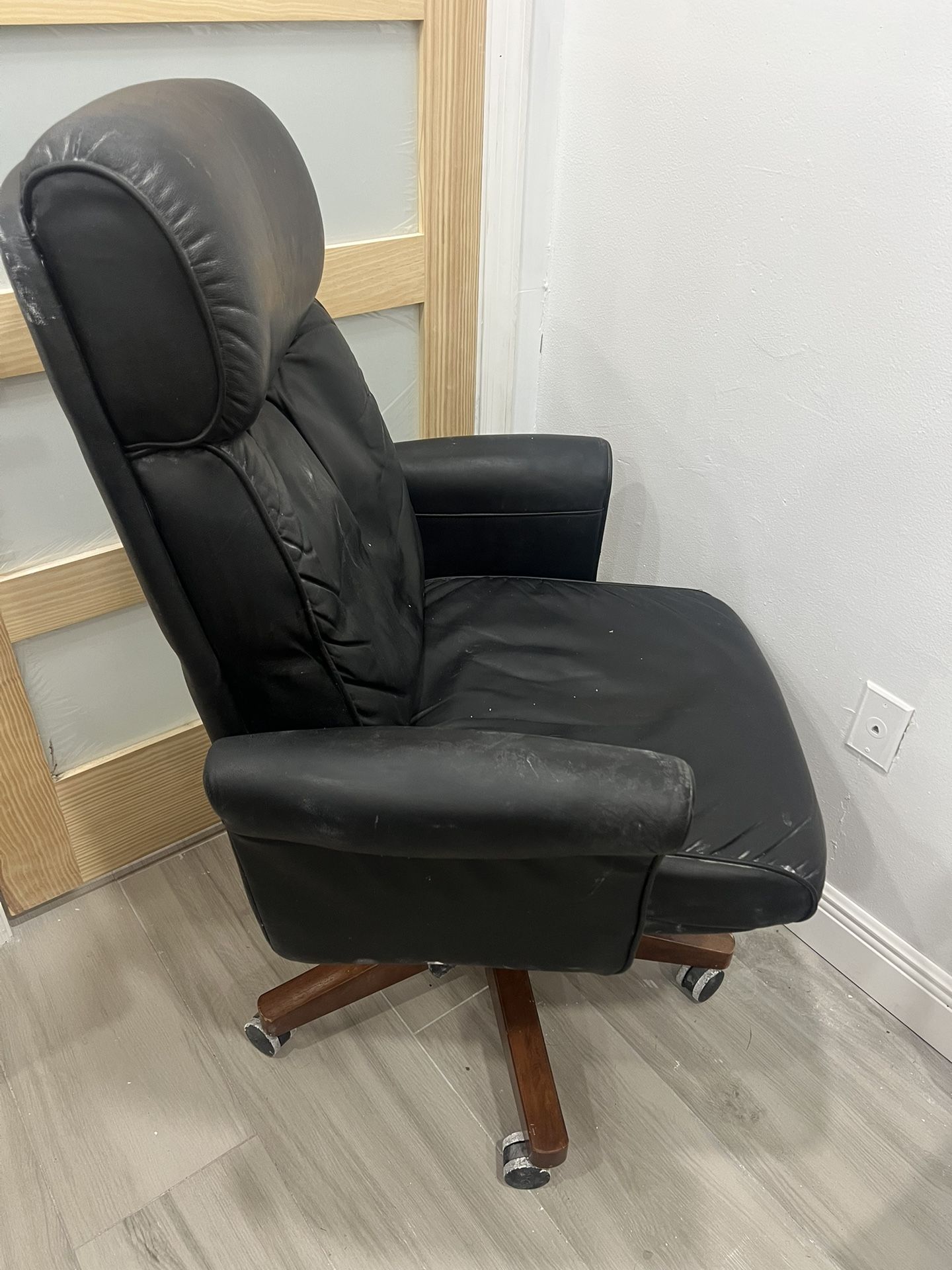 Black Leather Office Chair Support 300lbs+