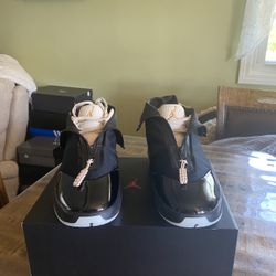 AIR JORDAN 4028 BLACK METALLIC GOLD SIZE 8