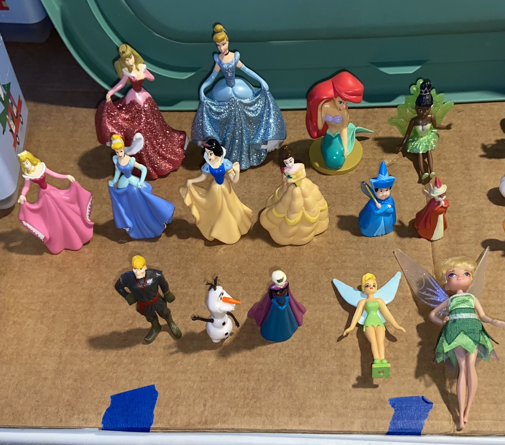 LARGE LOT - Disney Figures - Daisy, Auroa, Cinderella, Snow White, Belle, Ariel, Elsa, Olaf, ++