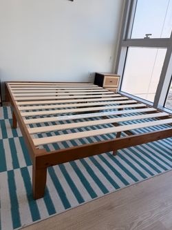 Mellow Naturalista Queen Solid Wood Platform Bed Frame | Pine | Excellent Condition