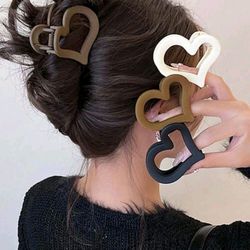 1pk.(4pcs) Ladies' Medium-Sized (2.56in) Hair Clips In Black/White/Brown. Purse, Wallet , Can Meet In The RIVERSIDE & San Bernardino Areas.
