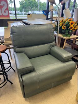 Verona Azure power recliner featuring a cordless battery pack and a motorized headrest - Retail: $2100