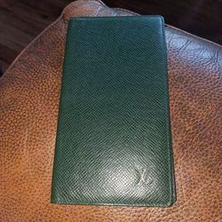 $200Louis Vuitton Rare Vintage Green Taiga Leather Long Wallet