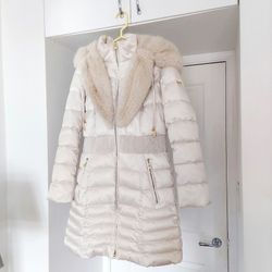 Laundry BY SHELLI SEGAL.  White Down Coat. Size Small.  With Oversized Hood