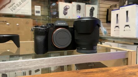 Sony a7 IV Kit.  Mint condition with the original box
