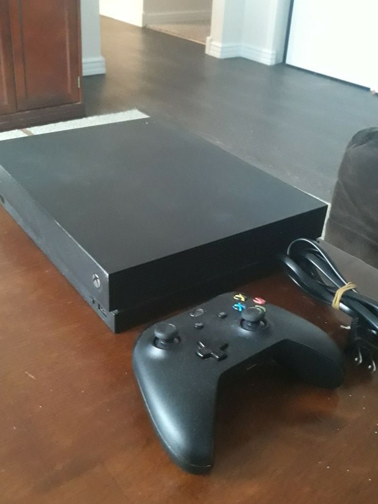 Xbox ONE, 1 Controller, 7 Games