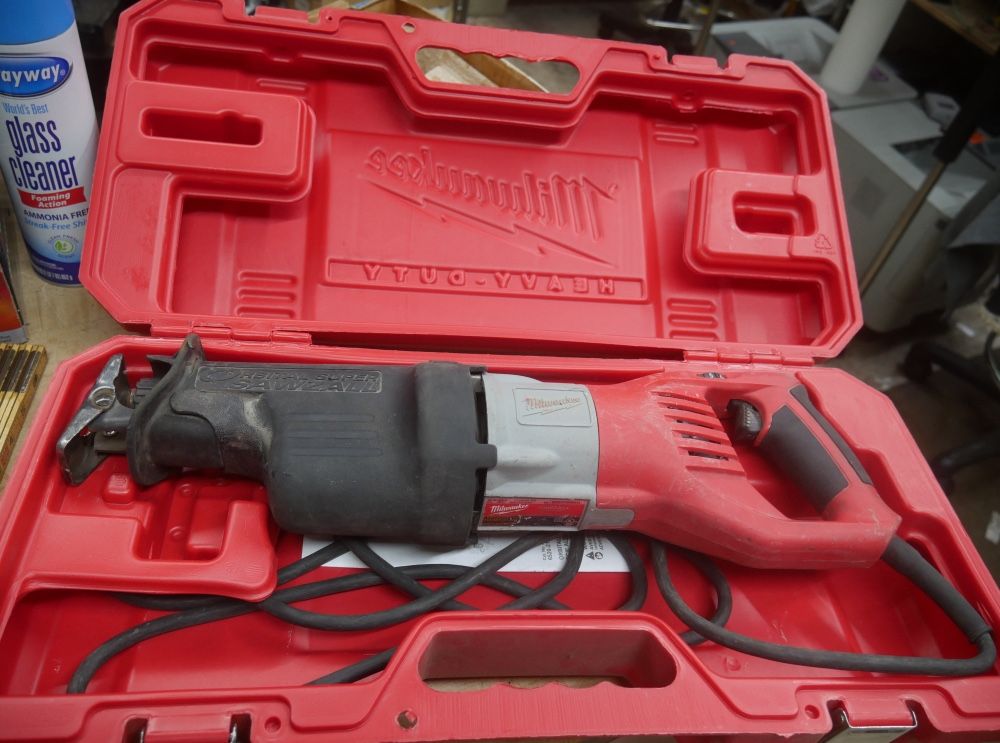 MILWAUKEE SAWZALL 6538-21 CORDED WITH CASE 881199-2