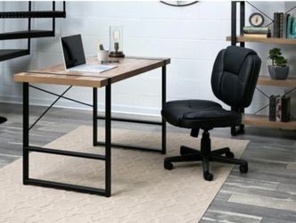 Beautiful Wood And Metal Desk Brand New!