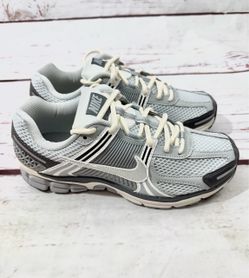 Nike Zoom Vomero 5 Wolf Grey Cool Running Sneakers Shoe Women’s Sz 10 / Mens 8.5