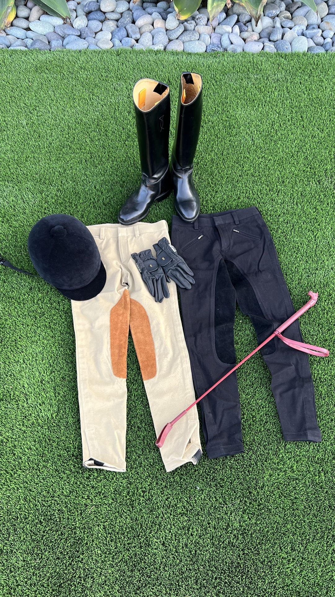 Leather Riding Boots, Wembley Helmet, Roeckl Leather Gloves, Pants English Equestrian