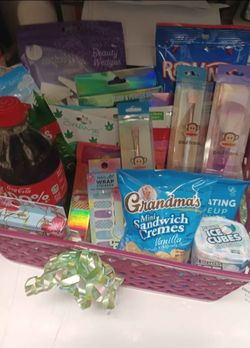 Basket And Dipar Cakes