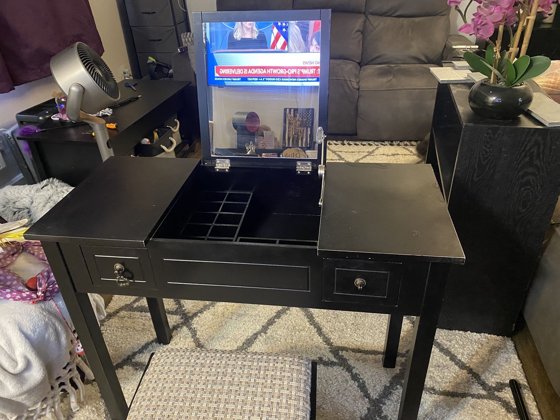 Vanity w/Mirror