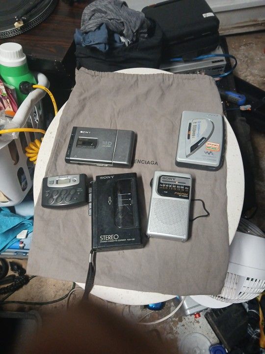 Vintage SONY WALKMAN'S LOT OF 5