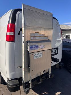 TOMMY GATE CANTILEVER LIFTGATE FOR Chevrolet EXPRESS  GMS SAVANA Ford TRANSIT  1330 EF52