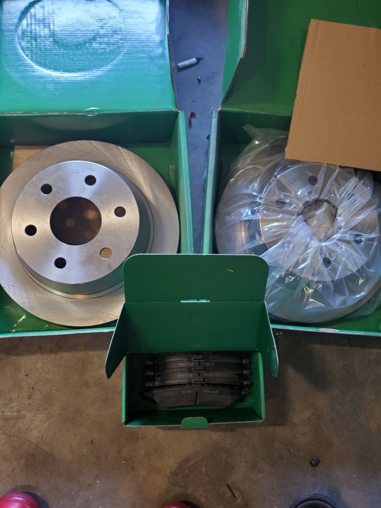 01-05 gmc yukon rear brake pads and rotors