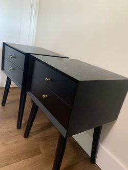 Pair of  modern nightstands like new