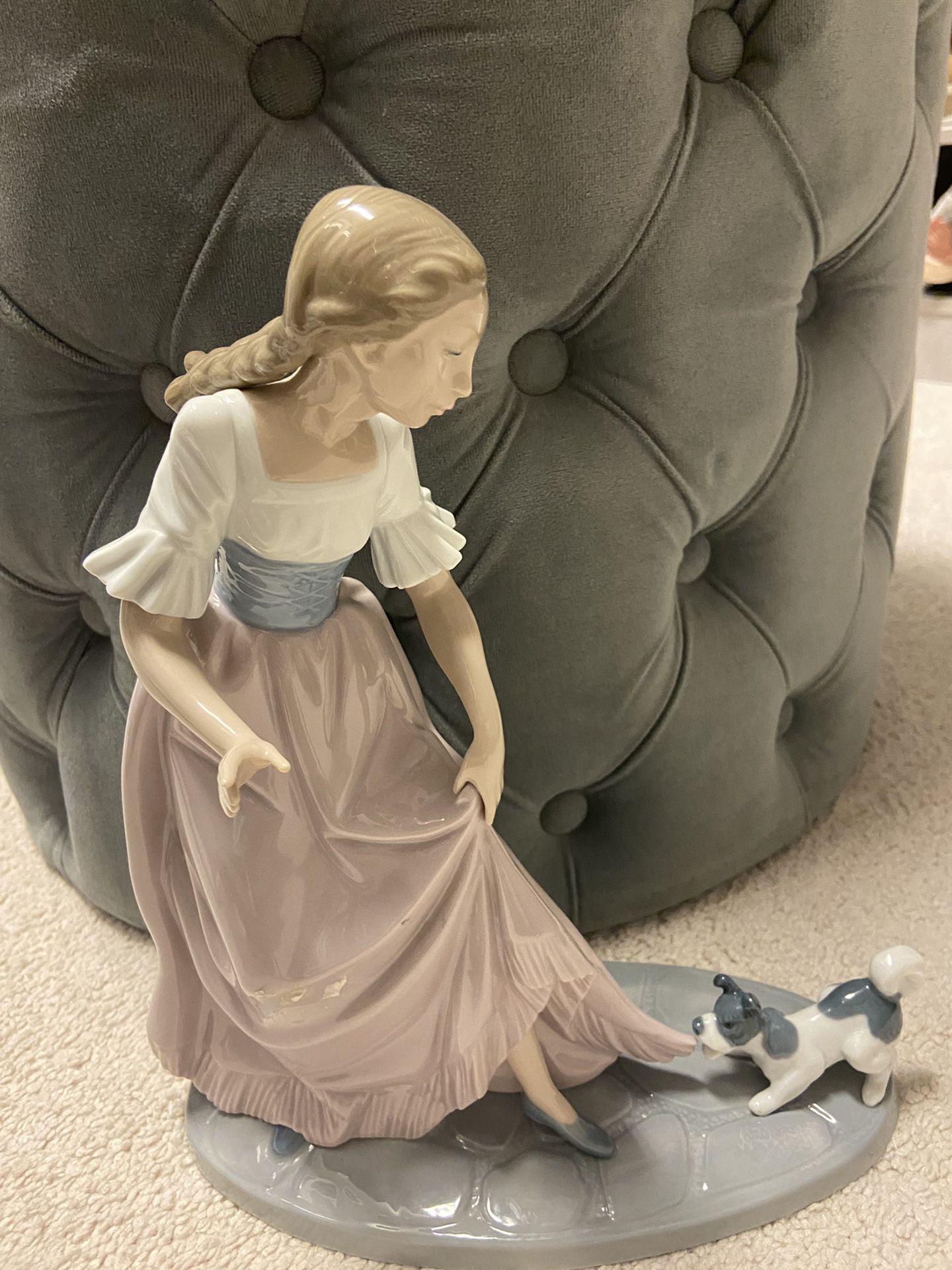 1987 Nao Lladro Lady With Dog Pulling Skirt 