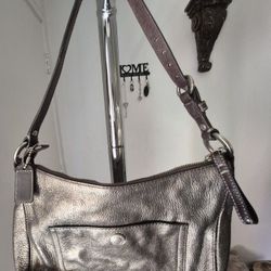 🔥GORGEOUS...NEW! .NEVER USED METALLIC  SHIMMERING GOLD LEATHER, AUTHENTIC COACH PURSE! $35! 🔥