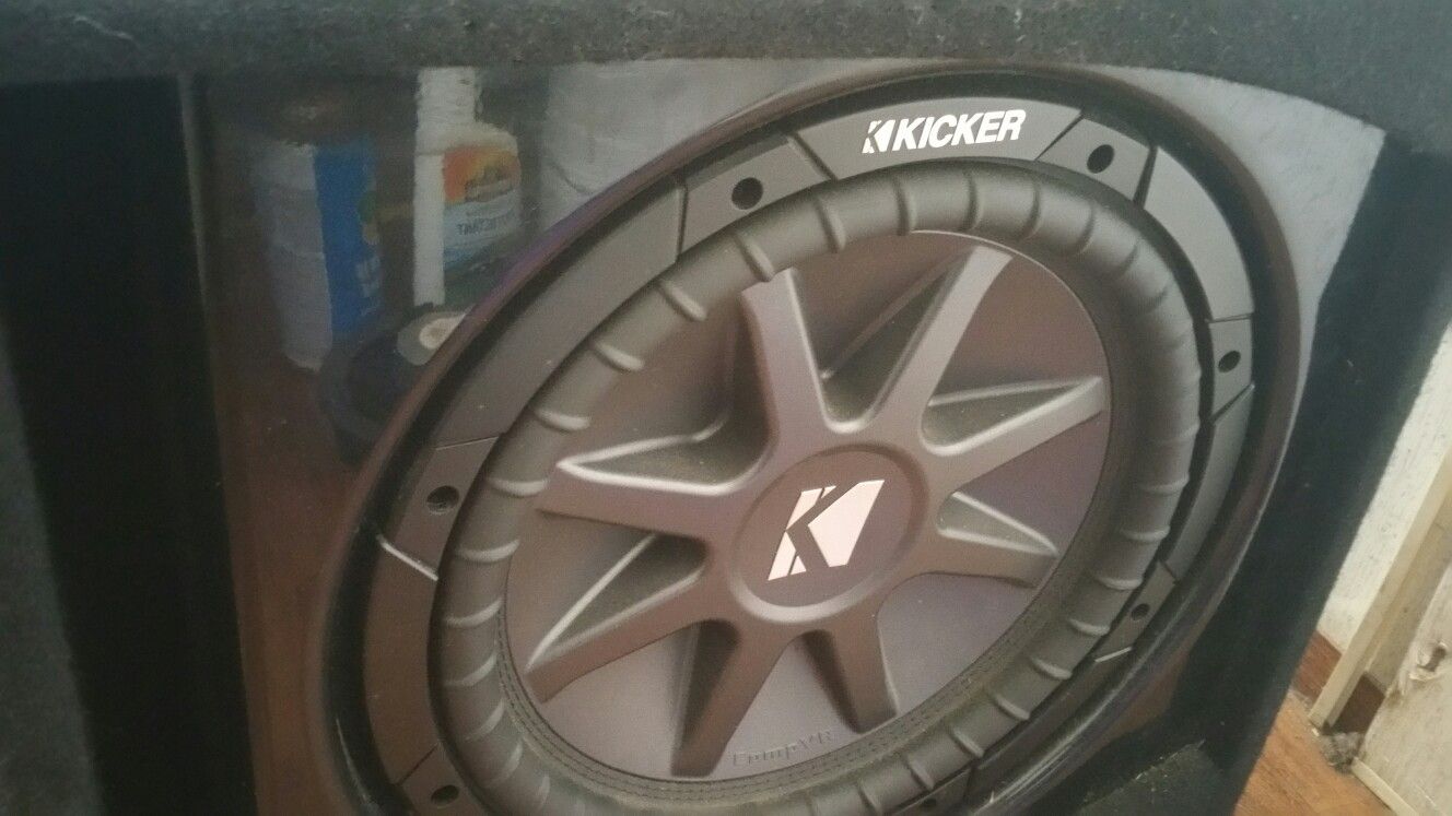 KICKER 12" SUB IN BOX W/400W AMP