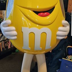 M&M Yellow Store Display