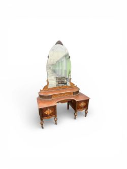 NY: Antique Victorian Style Vanity with Mirror