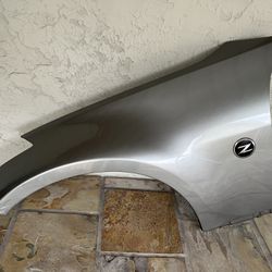 Nissan 350Z Front Fenders (Drivers and passenger side)