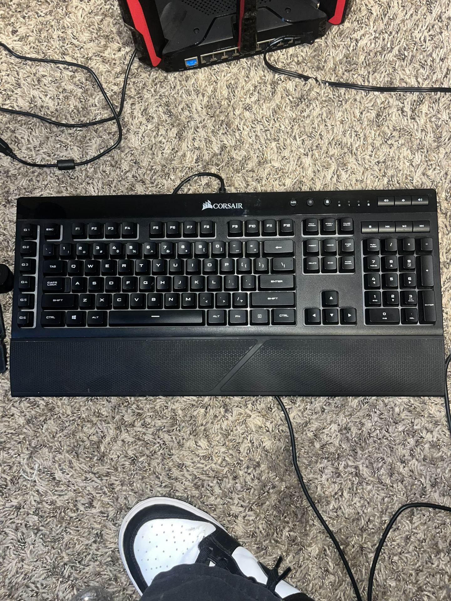 CORSIAR MOUSE AND KEYBORAD “web cam”