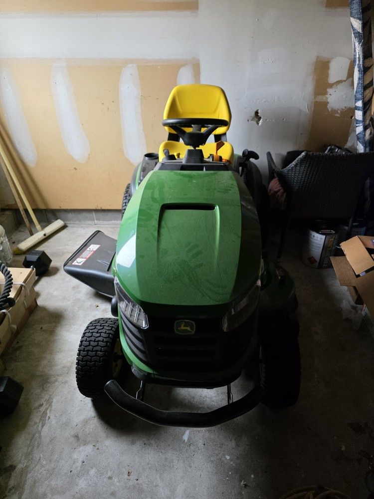 John Deere S130 Lawn Mower