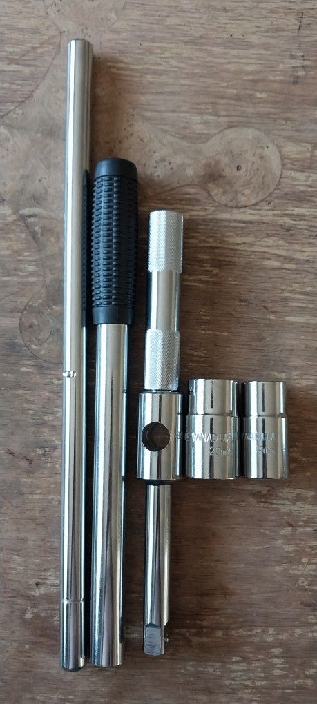 Universal Extended Lug Wrench, 4 Way Tire Iron Nut Wrench Set with Storage Bag and Standard Sockets (17mm/19mm,21mm/23mm) New