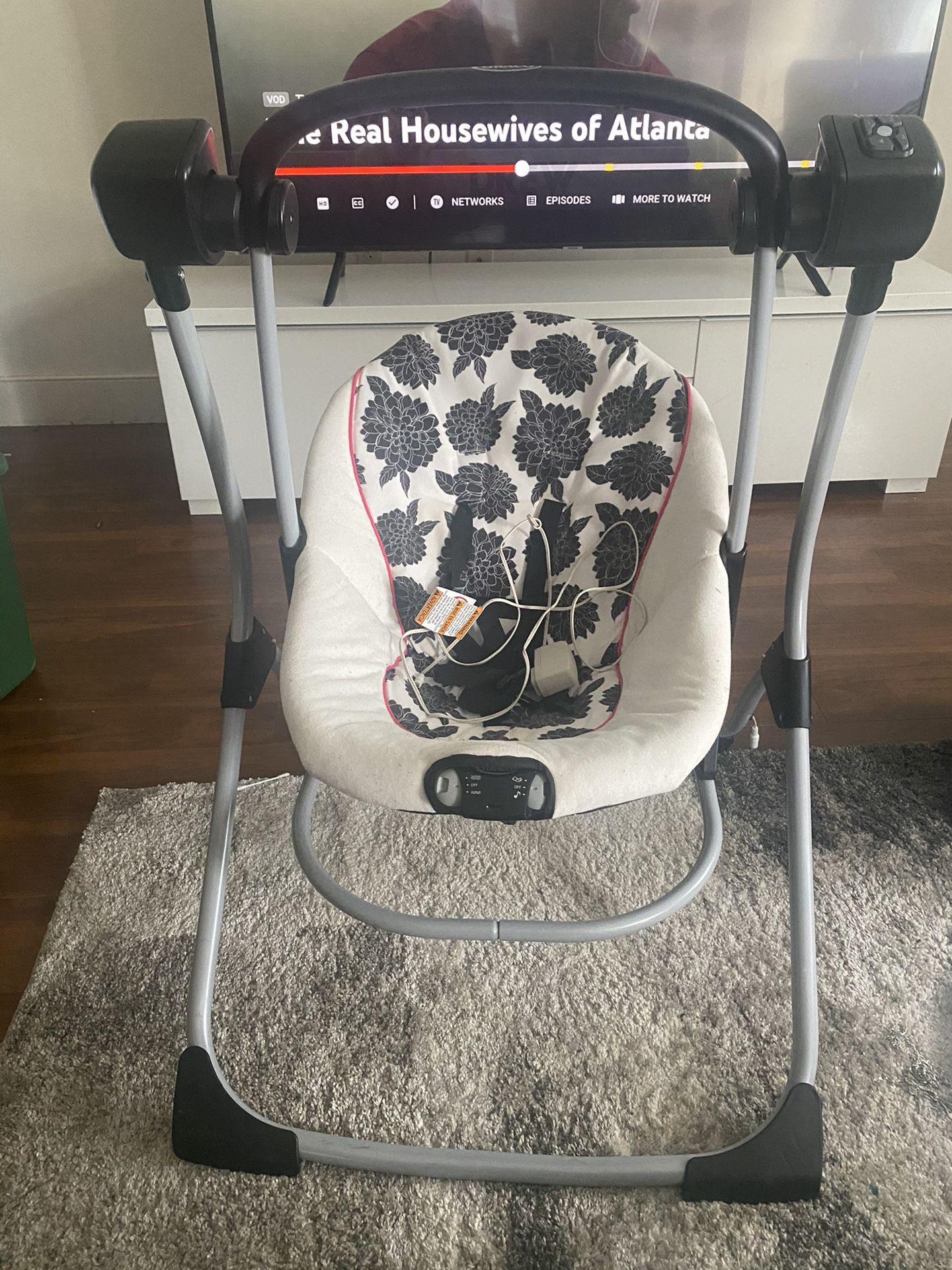 Graco Swing Adjustable speeds For baby girl