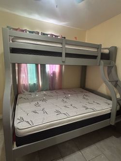 Bunk bed with mattress