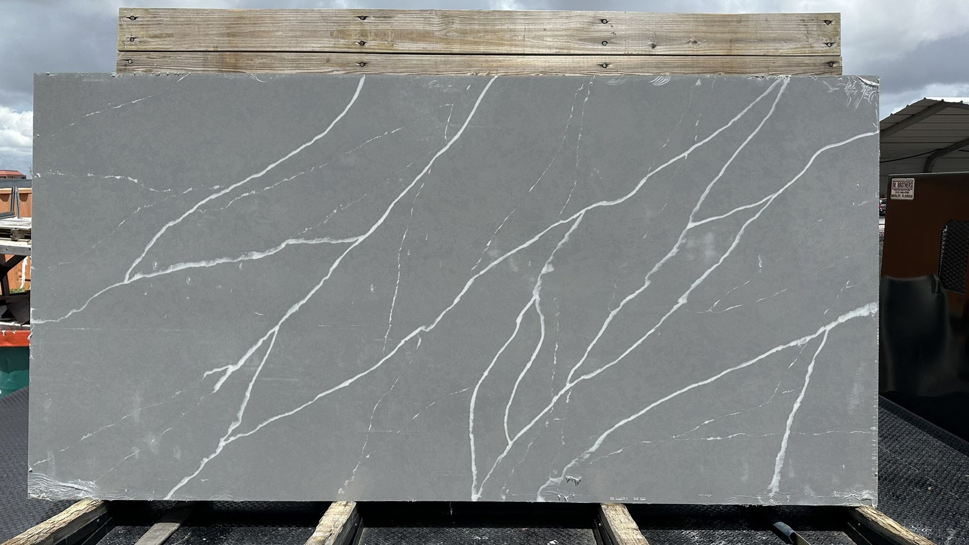 CALACATTA QUARTZ JUMBO SLABS GRAY STORM 