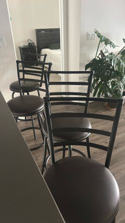 4 Swivel bar stools