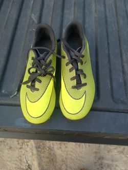 Size 3.5 Predator Nike Soccer Cleats