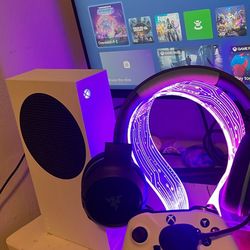 Xbox Series S With Remote And Wireless Razor Head Set And Stand For Headset 